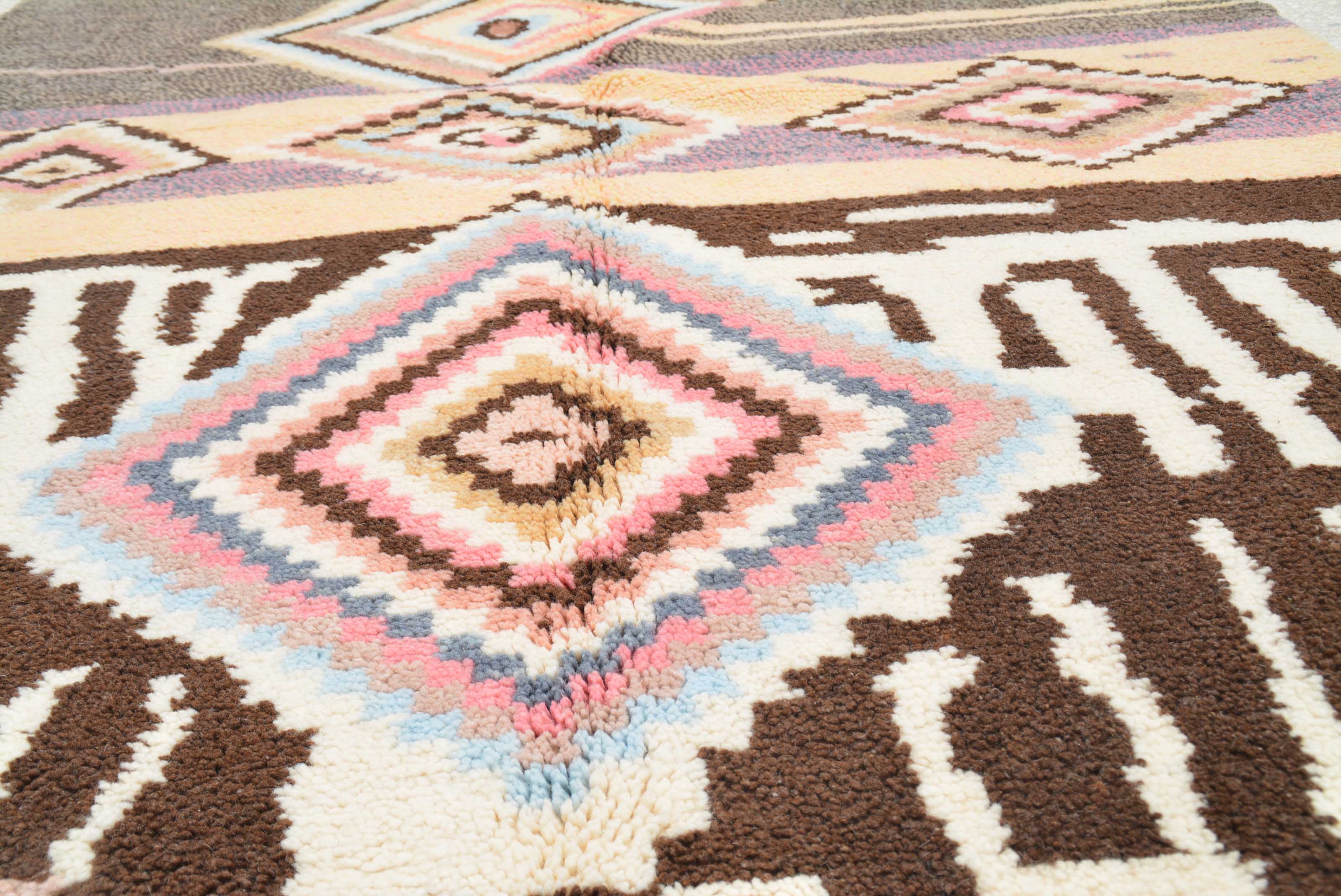 Classic Soft Designer Rug - Soft Color Traditional Design | Illuminate Collective