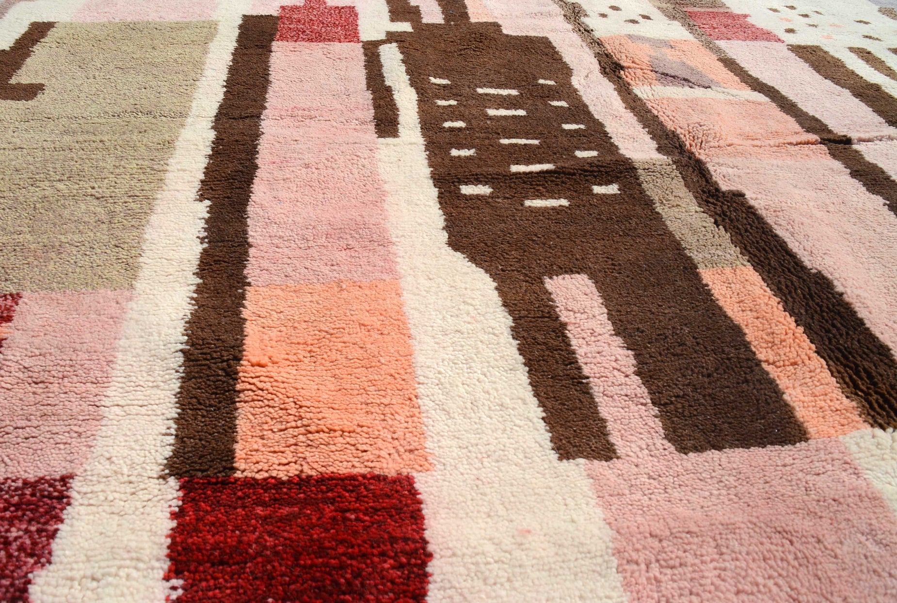Different Types of Rug Weaves You Need to Know About Before Buying Des