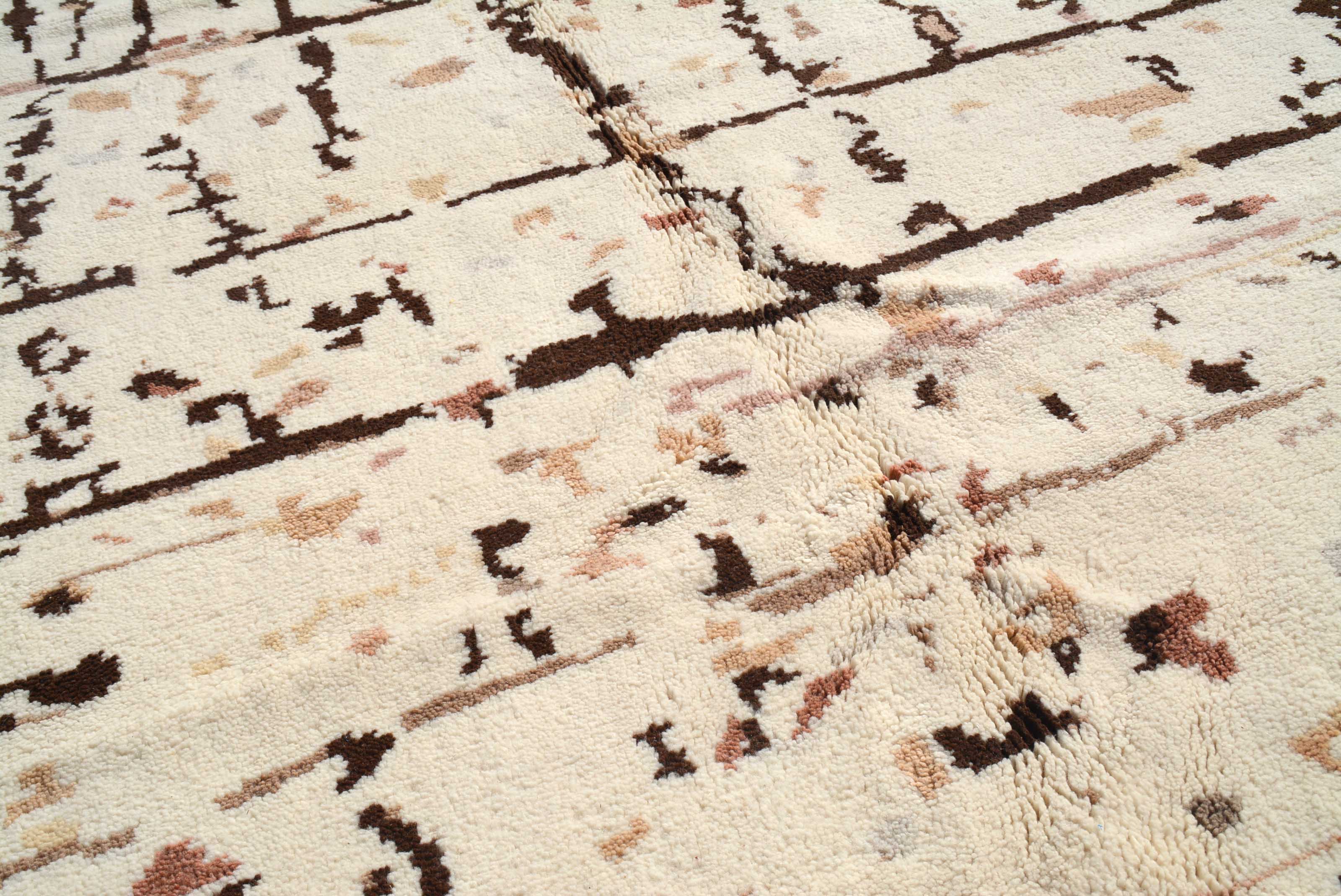 Nature's Harmony - Handmade Earthy Rug for Organic Elegance