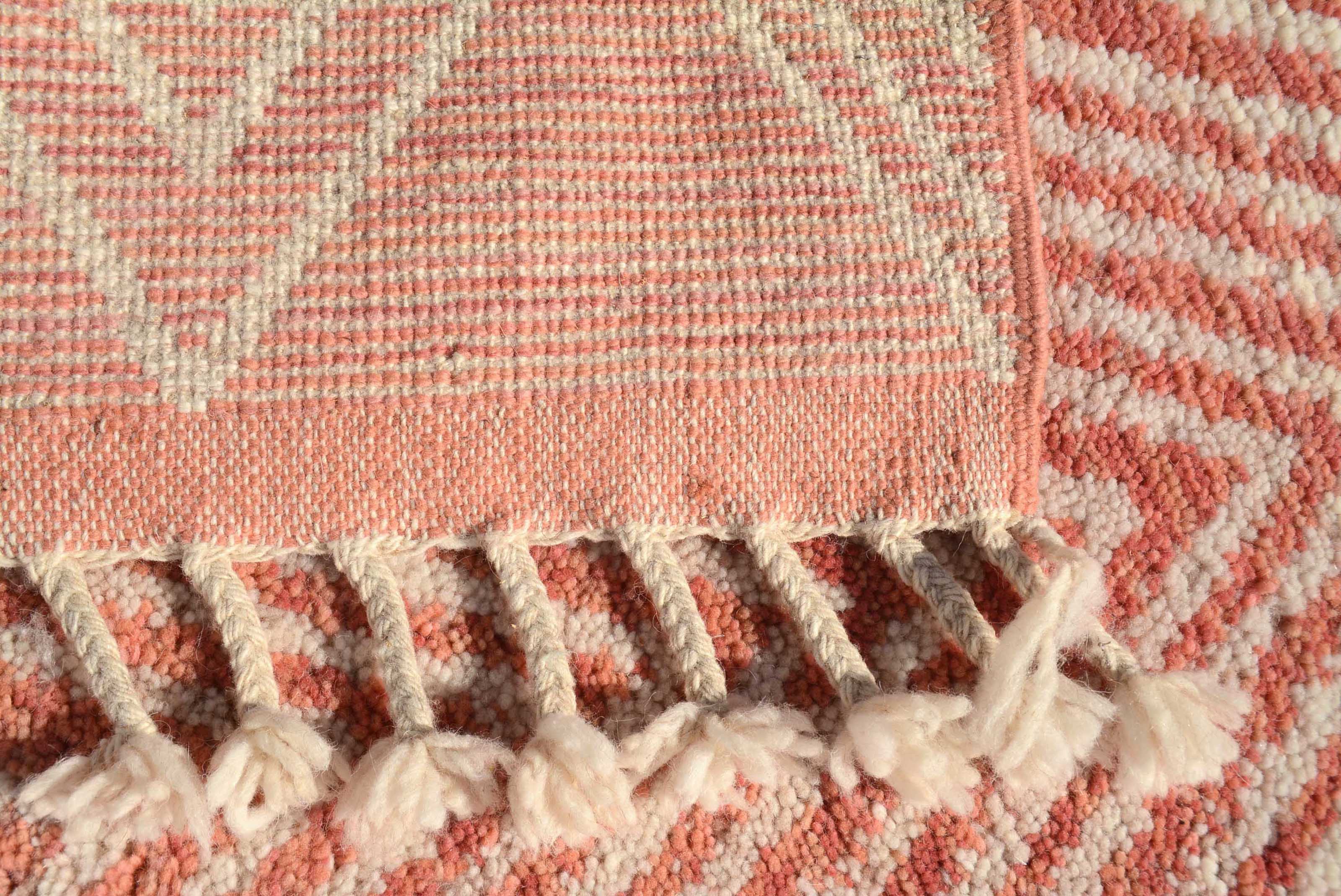 Rosewater Elegance: Handwoven Pink Zigzag Rug for Timeless Charm