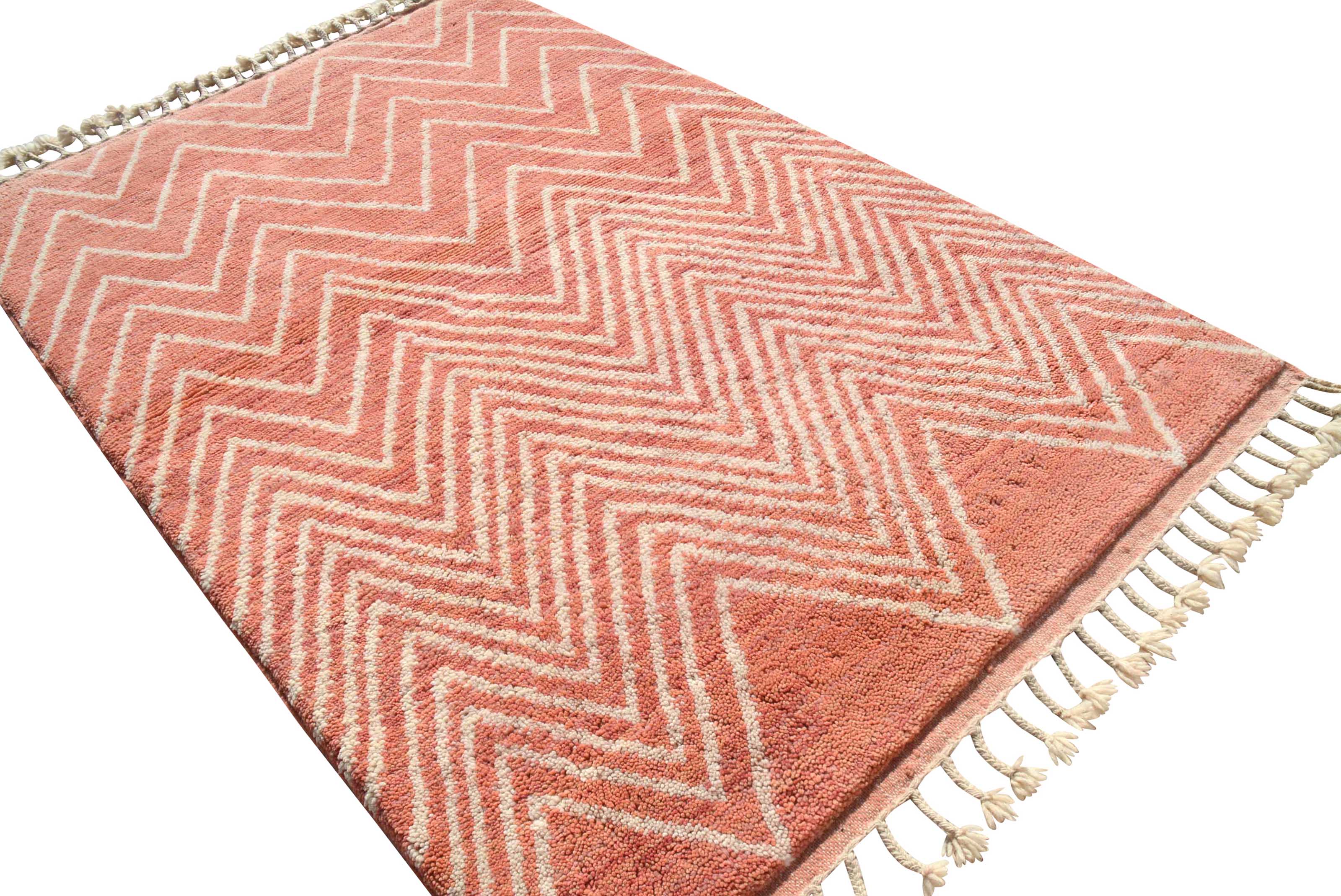 Rosewater Elegance: Handwoven Pink Zigzag Rug for Timeless Charm