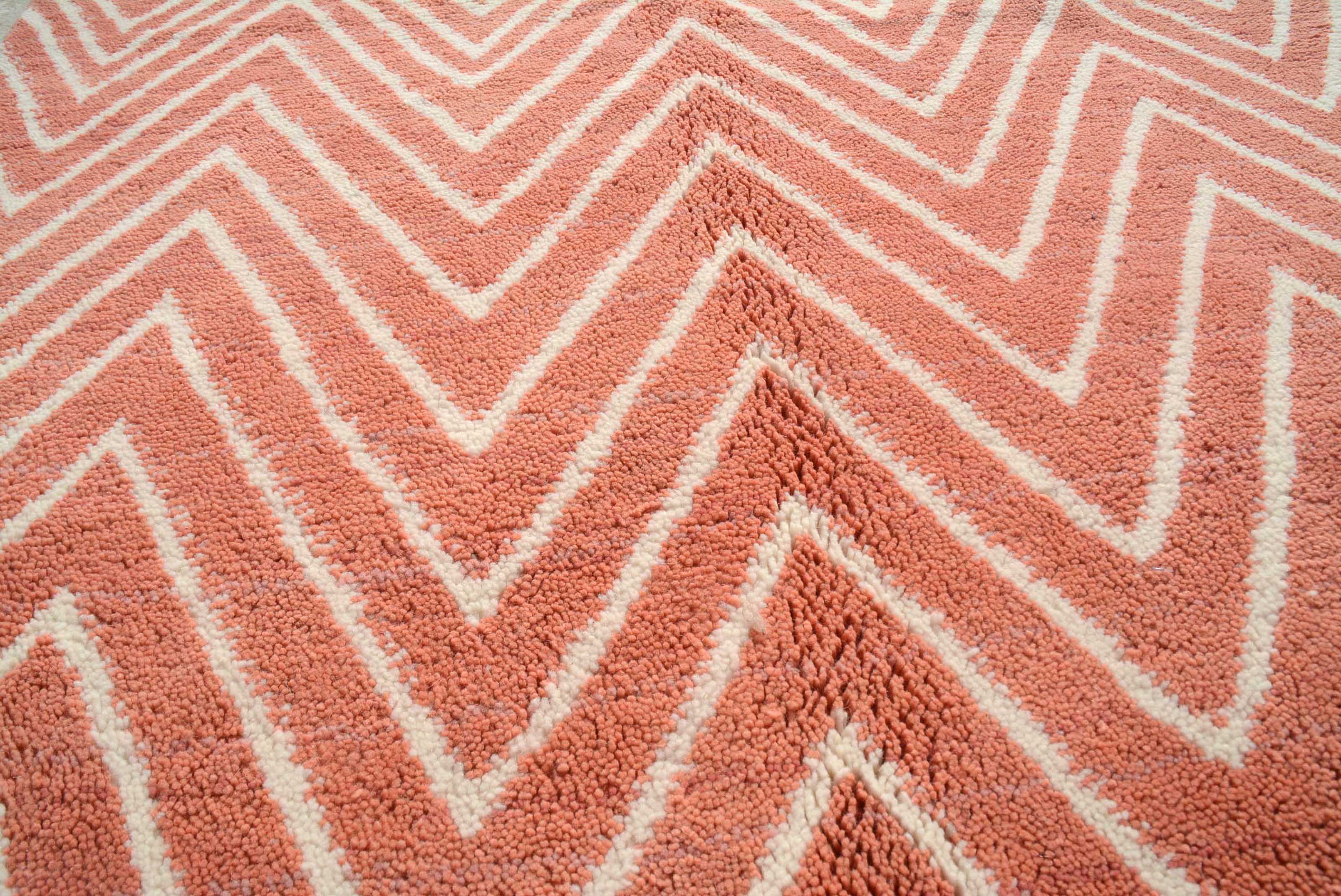 RoseWave - Elegant Pink Zigzag Rug for Chic Décor | Illuminate Collective