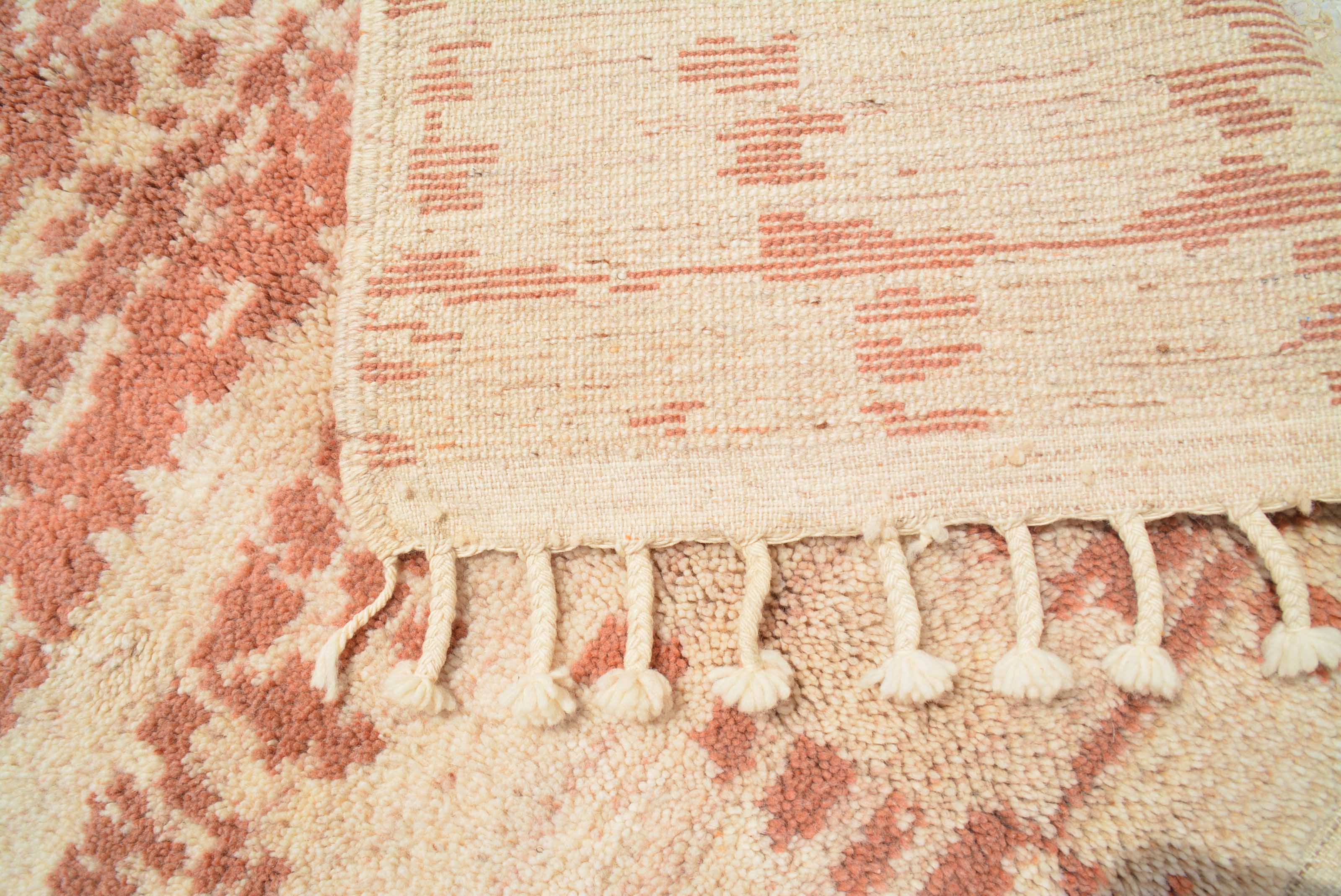 Rosy Tapestry Modern Area Rug - Elegance and Style | Illuminate Collective