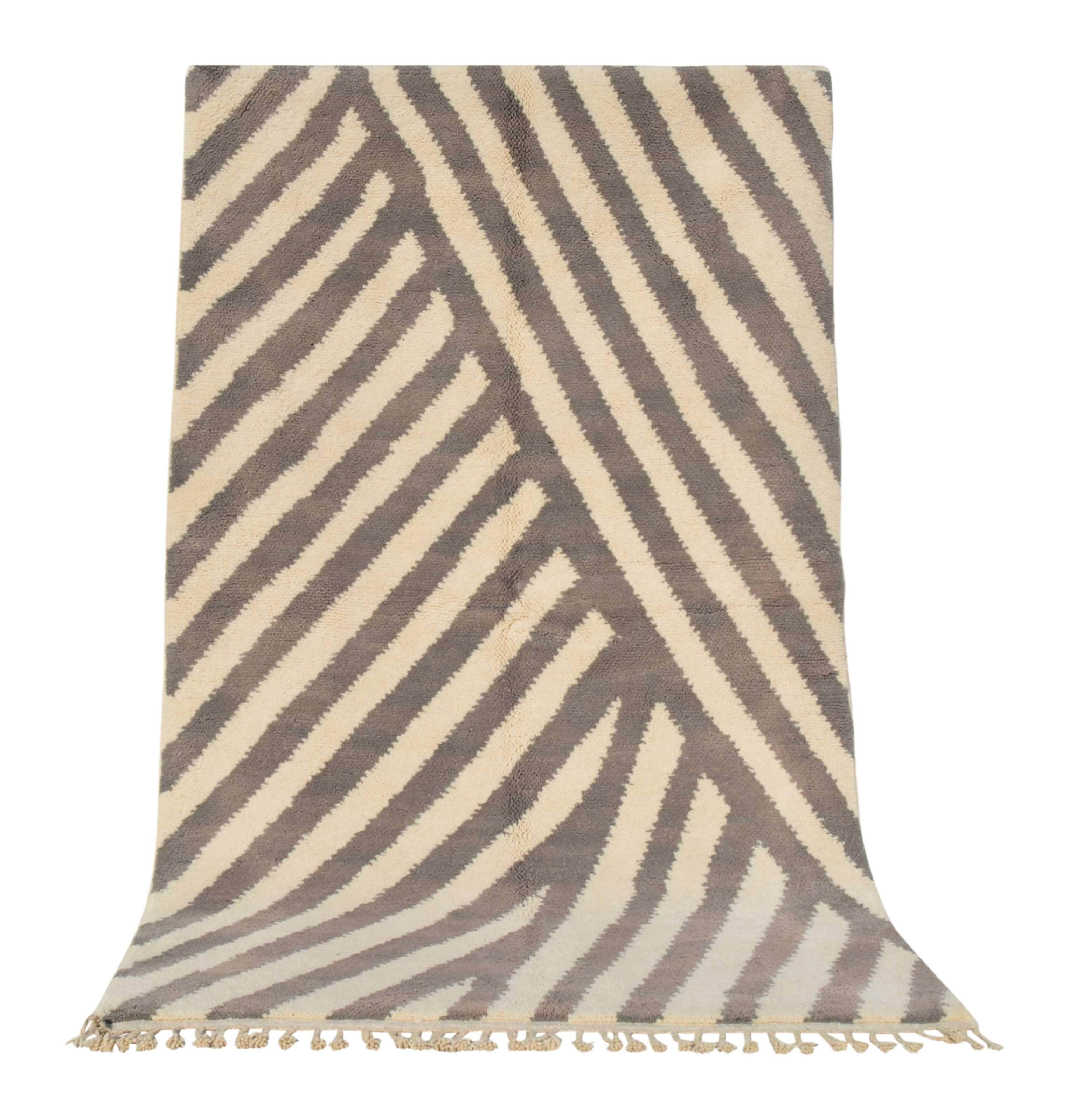 Silver Streak | 5'x8' Minimalist Steel Gray & Cream Modern Area Rug
