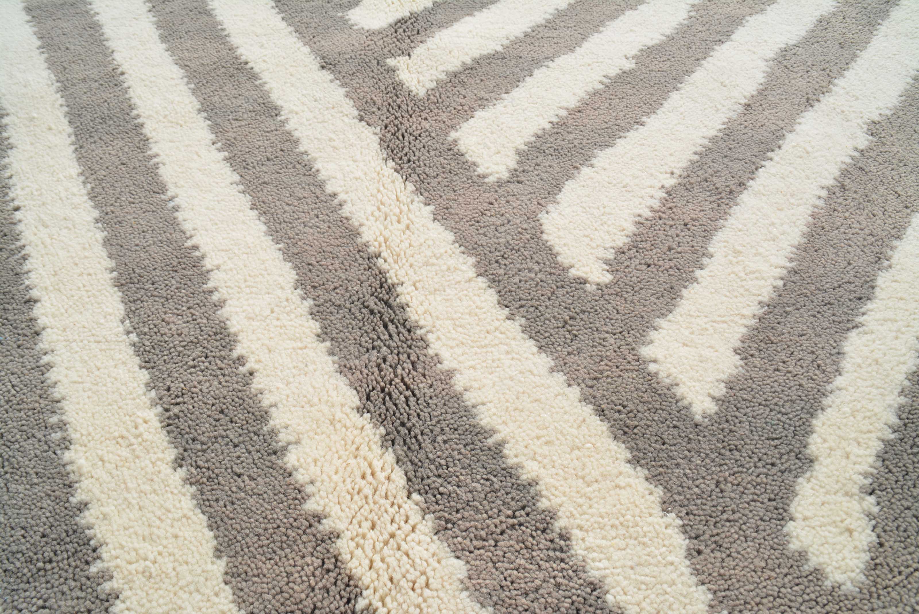 Silver Streak | 5'x8' Minimalist Steel Gray & Cream Modern Area Rug