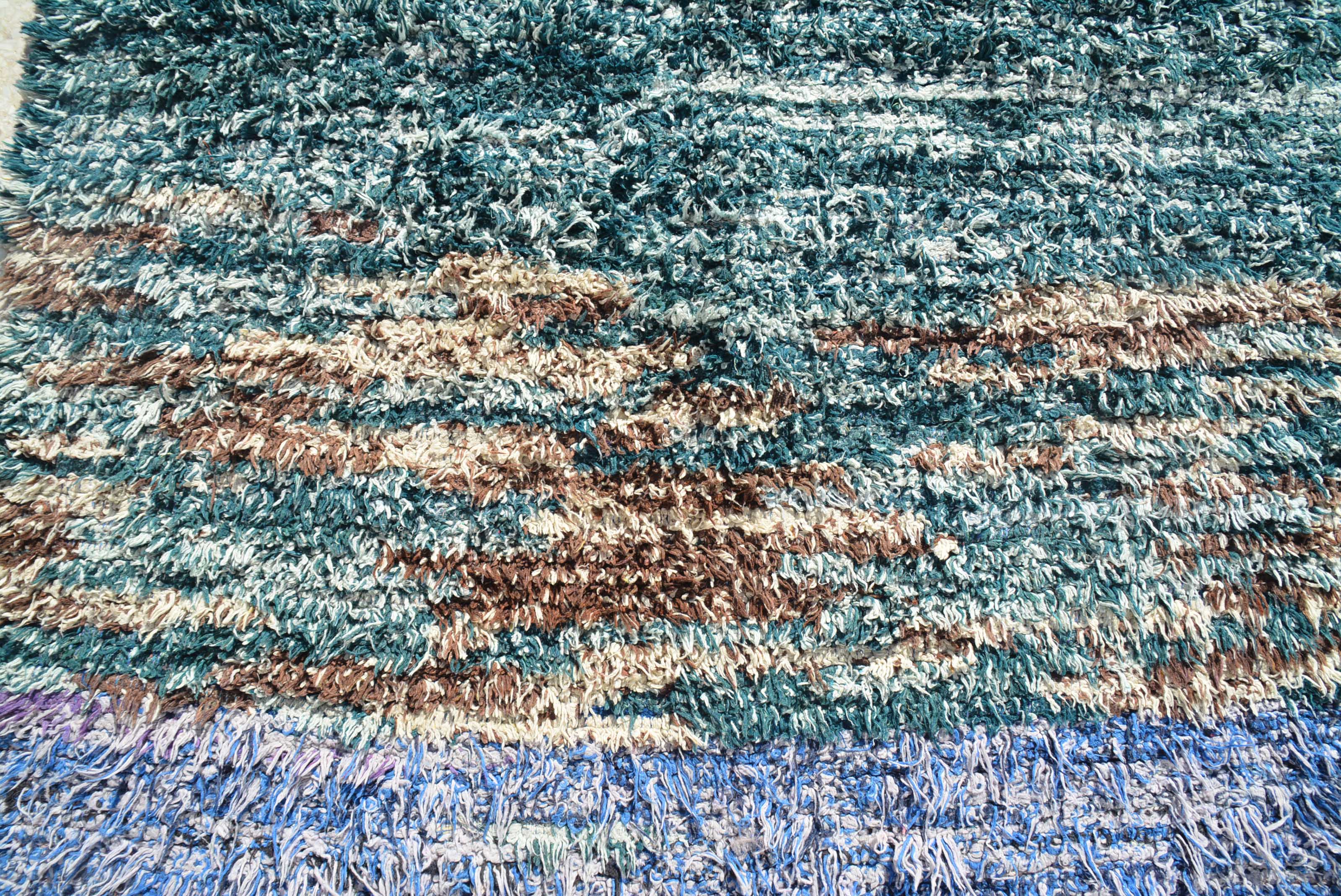 Coastal Retreat Shaggy Blue Vintage Rug - Add a touch of the beach to your home