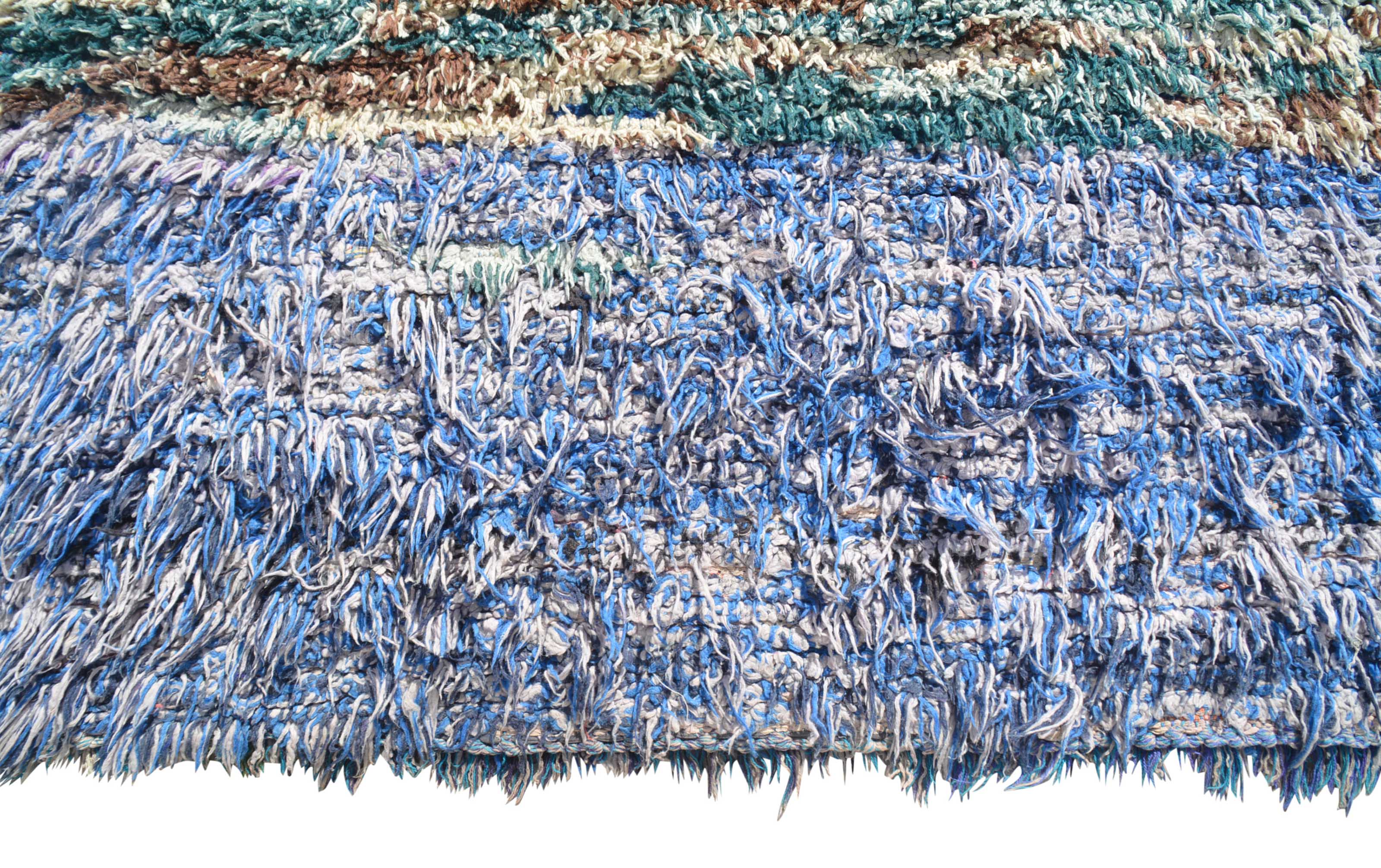 Coastal Retreat Shaggy Blue Vintage Rug - Add a touch of the beach to your home