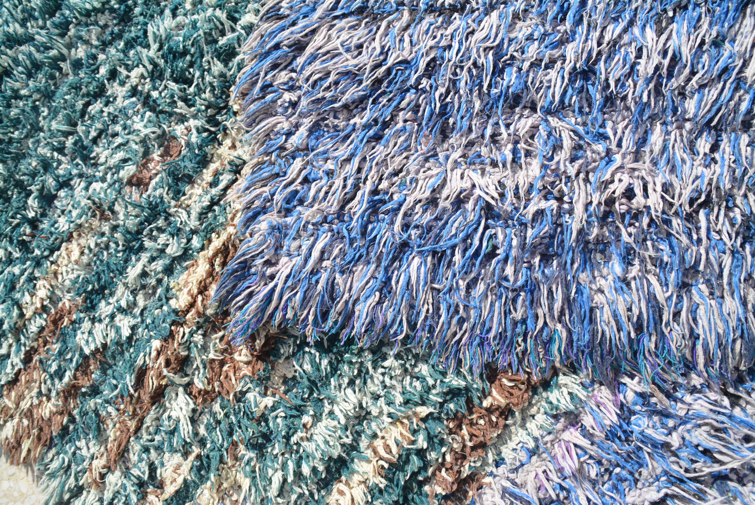 Coastal Retreat Shaggy Blue Vintage Rug - Add a touch of the beach to your home