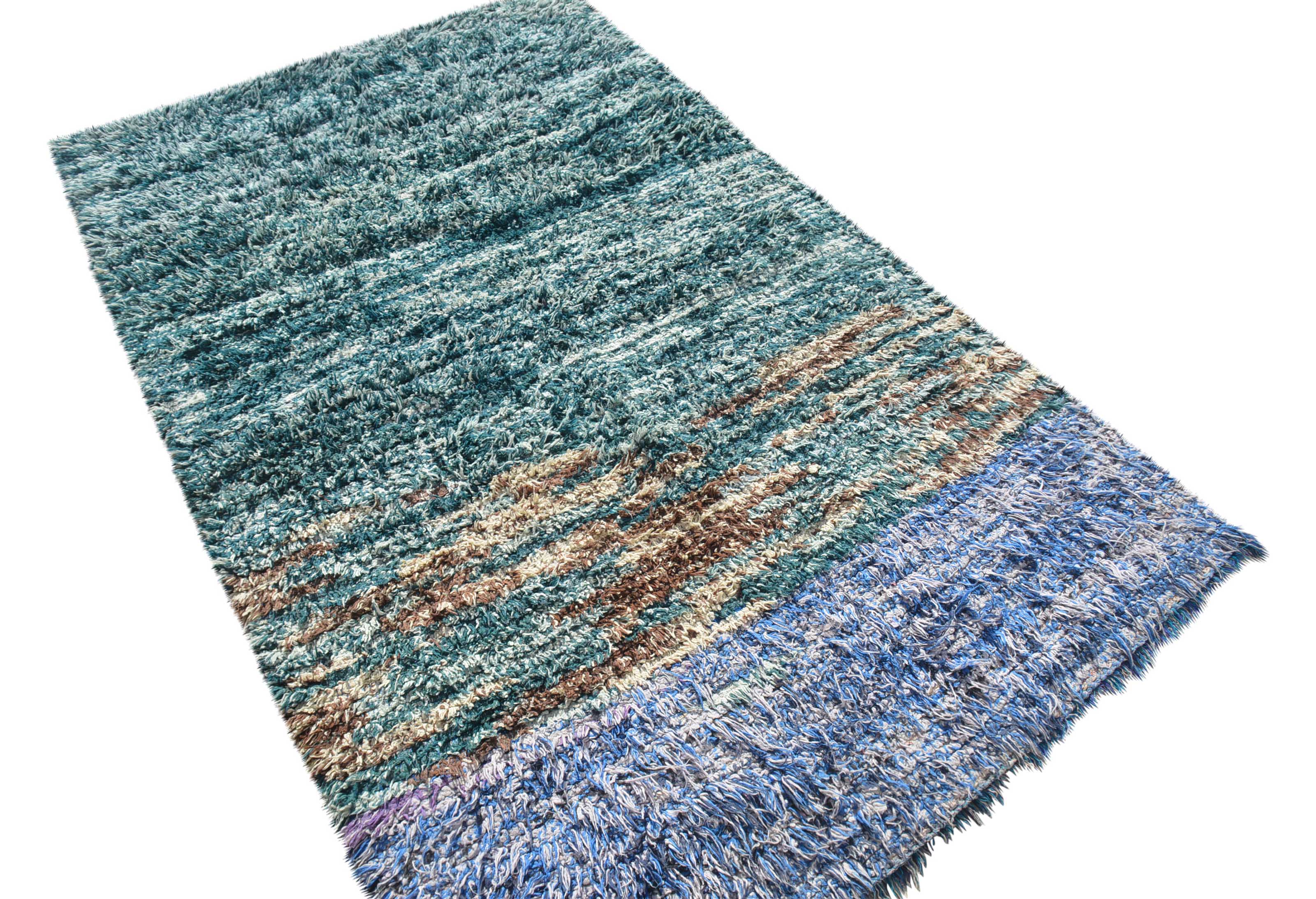 Coastal Retreat Shaggy Blue Vintage Rug - Add a touch of the beach to your home