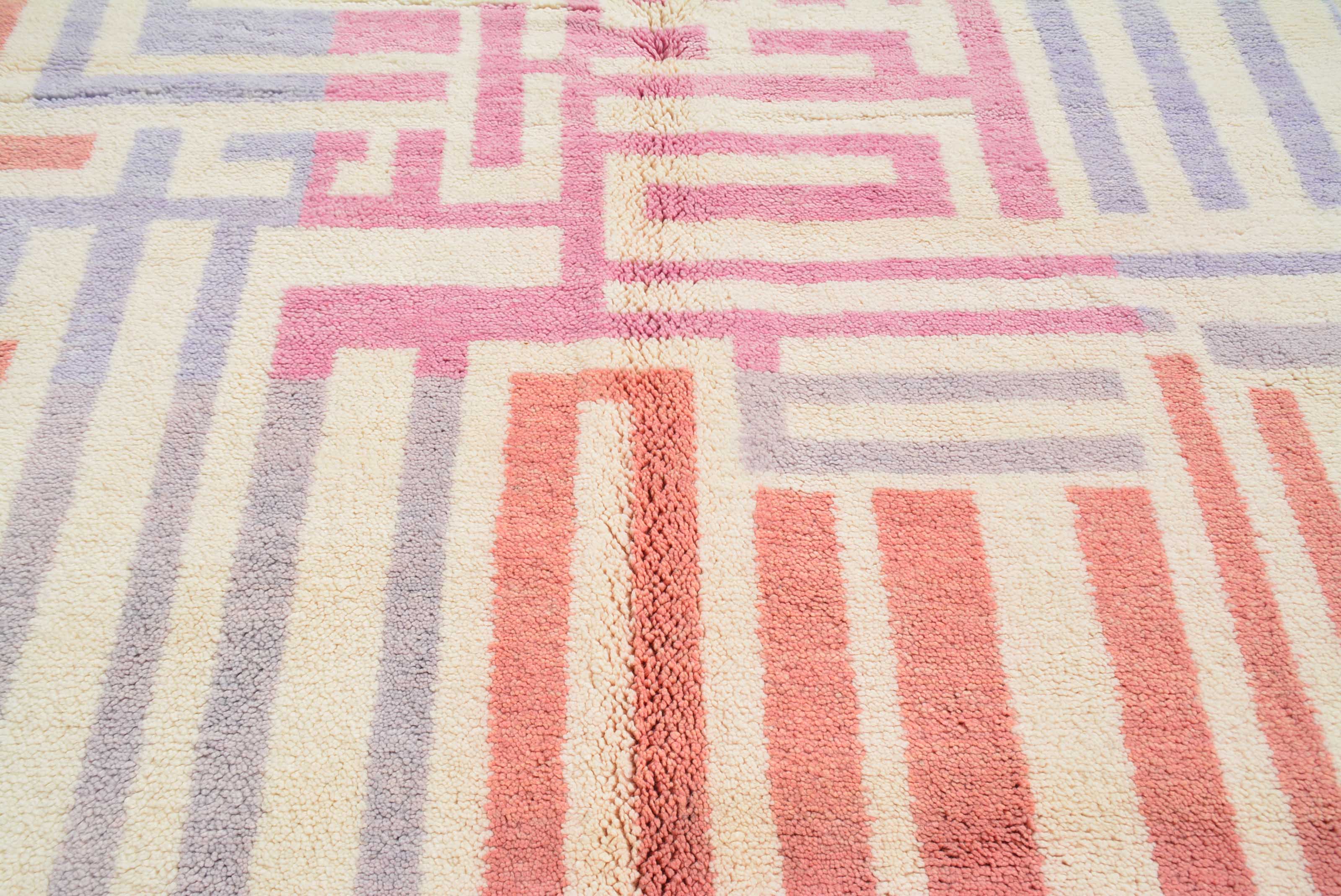 Echoes - 6'0" x 9'0" - 1.83m x 2.74m