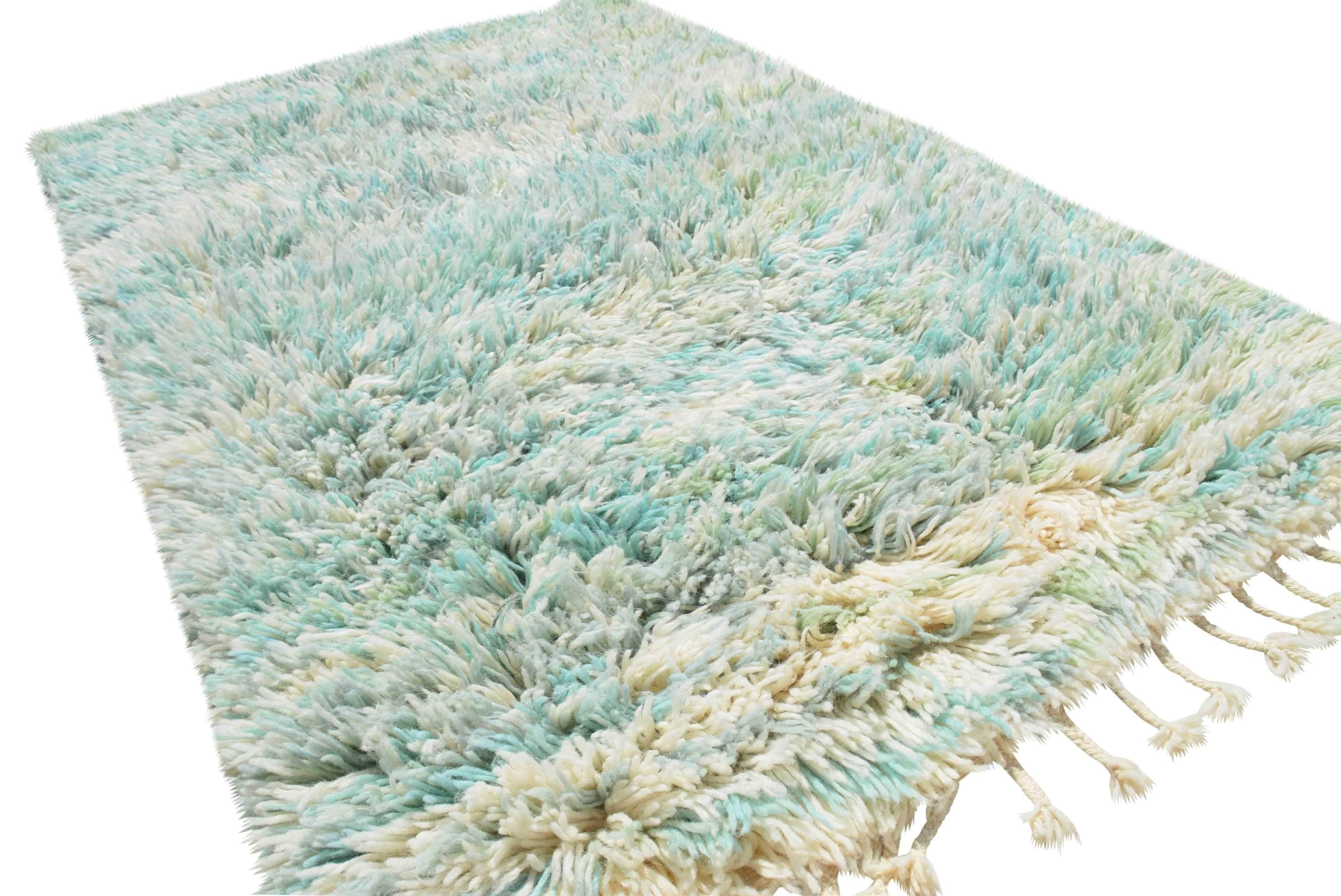 Green while shaggy Rug