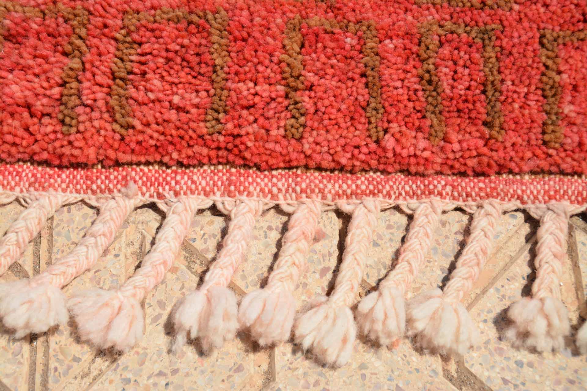 Illuminate Collective handmade Moroccan Rug Helping Hand - 4' x 6' - 1.21m x 1.82m