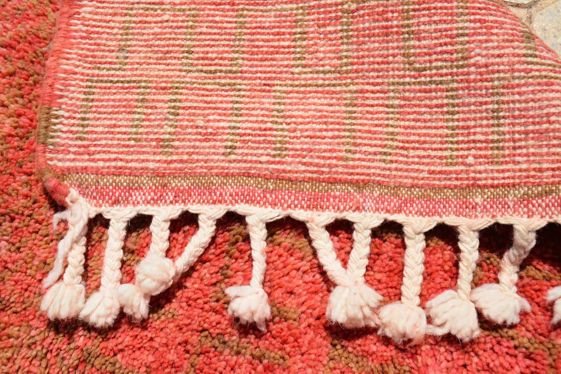 Illuminate Collective handmade Moroccan Rug Helping Hand - 4' x 6' - 1.21m x 1.82m