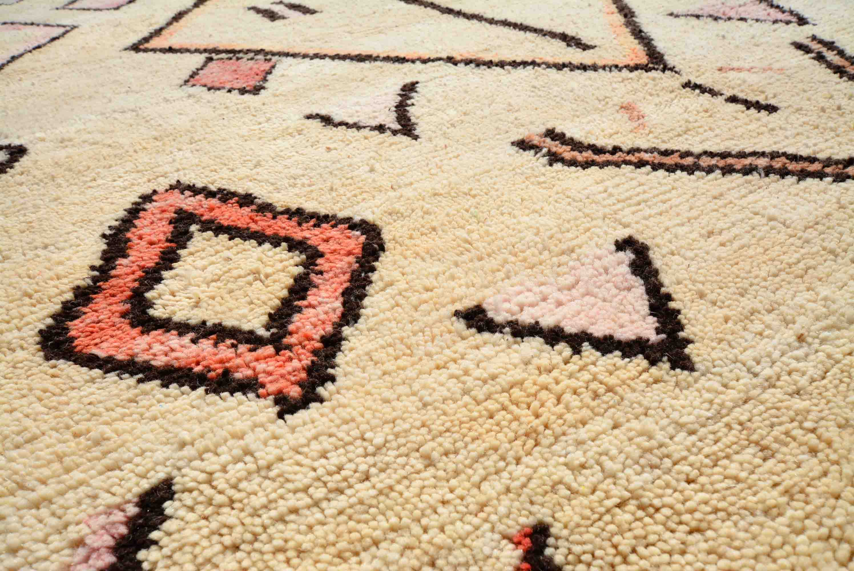 Illuminate Collective  handmade Oumayma - 8'5 x 9'7 - 2.59m x 2.95m
