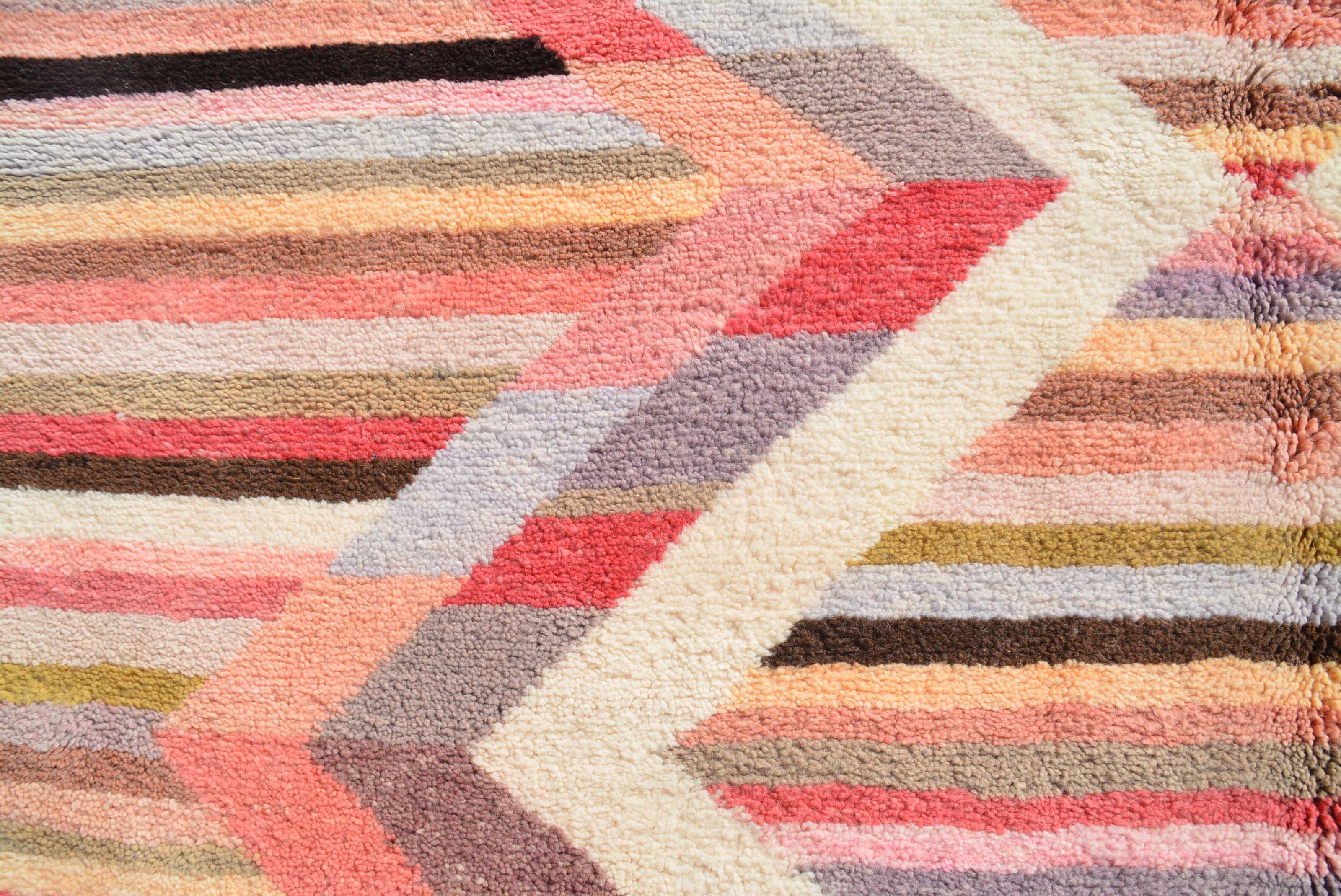 Santa Rose - Santa Pink Handmade Rug - Add a touch of holiday cheer to your home