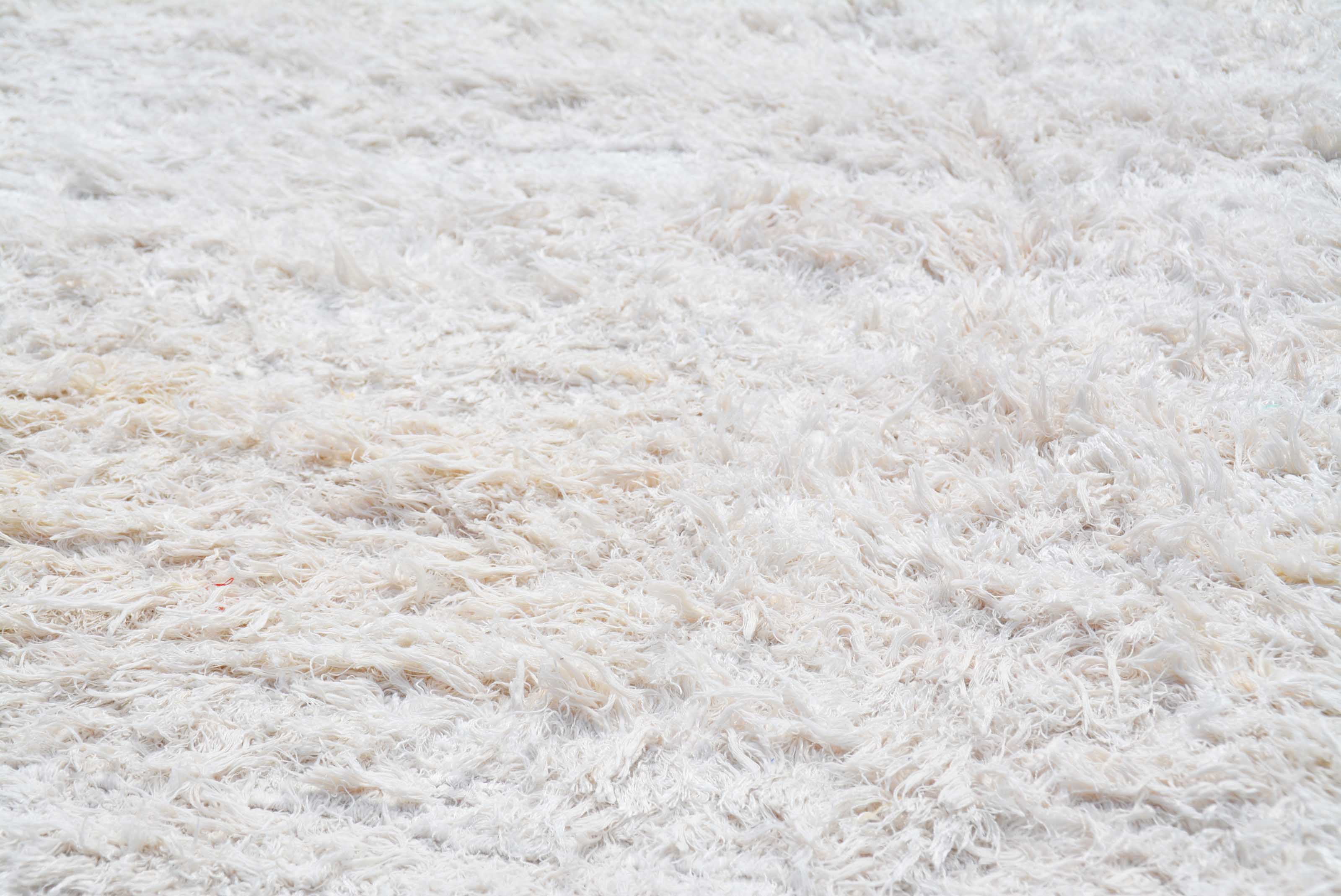 Snow Fall (5'0" x 7'8") – Ultra-White Reversible Vintage Recycled Nylon Shag
