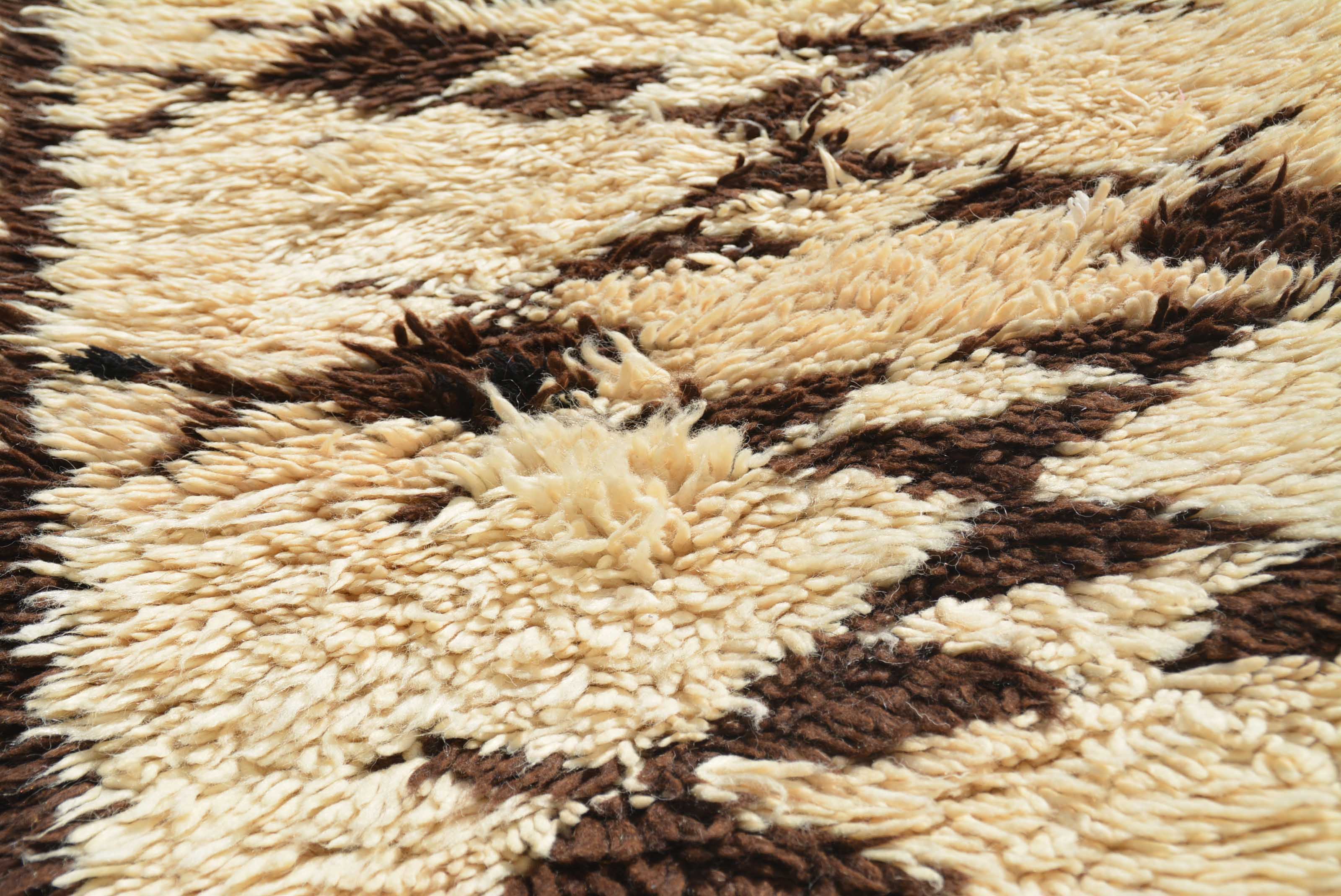 Vintage Moroccan Rug Vintage Farmhouse Rugs | Vintage Bohemian Rugs | Illuminate Collective illuminate collective